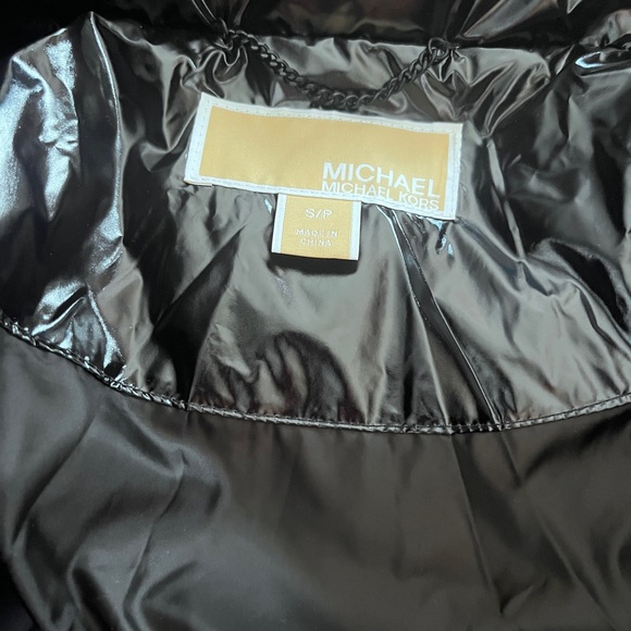 Michael Kors Shiny Black Puffer Jacket
Nylon Ciré Puffer Jacket size small new - Picture 3 of 8